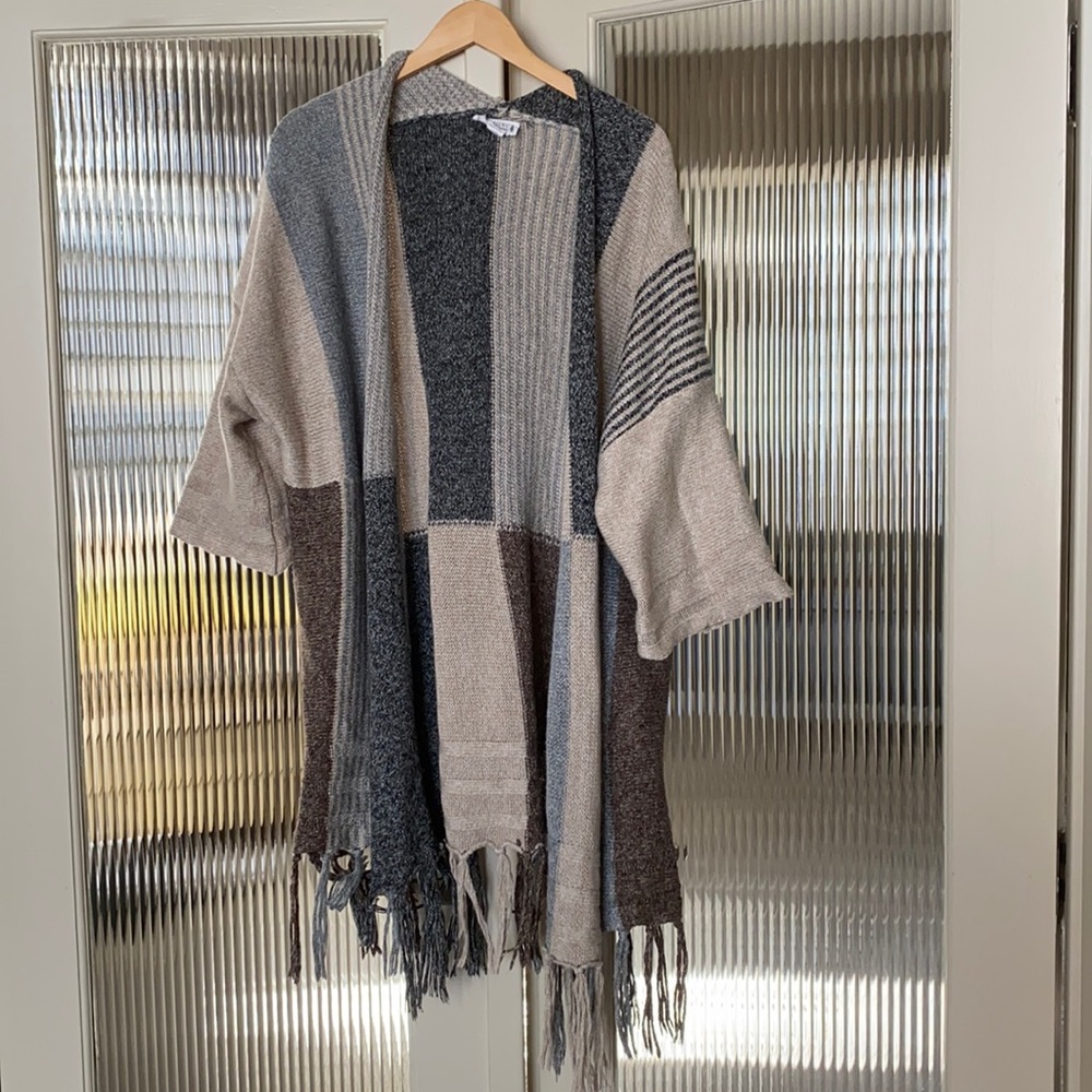 Sweater cardigan with fringe
